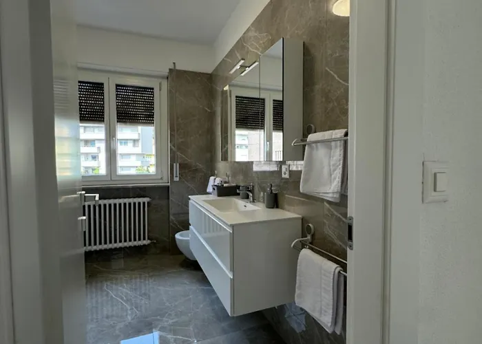 Deluxe - Free Parking Apartment