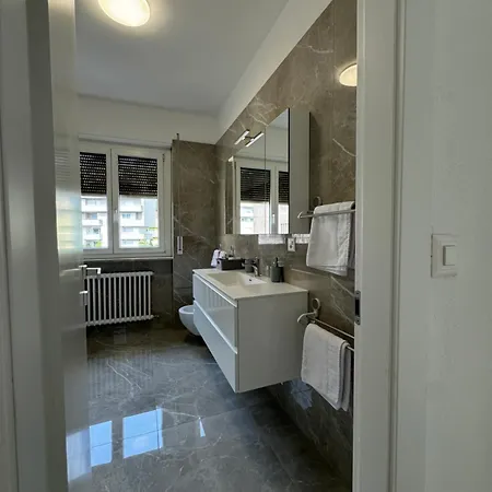 Deluxe Central - Free Parking Apartment